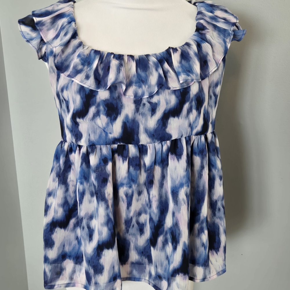 Banana Republic Blue and White Ruffled Tie Blouse. Medium
